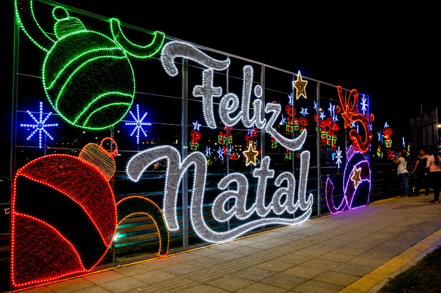 Letreiro Feliz Natal com bolas iluminadas - referência 2012
